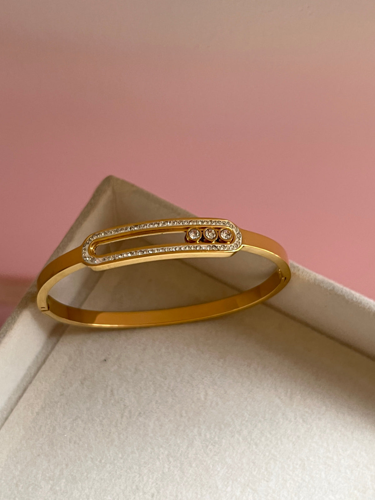 Moving Stone Handcuff