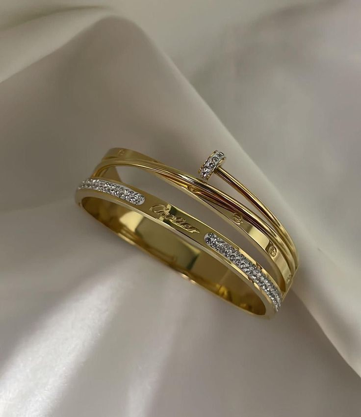 Luxury nail handcuff
